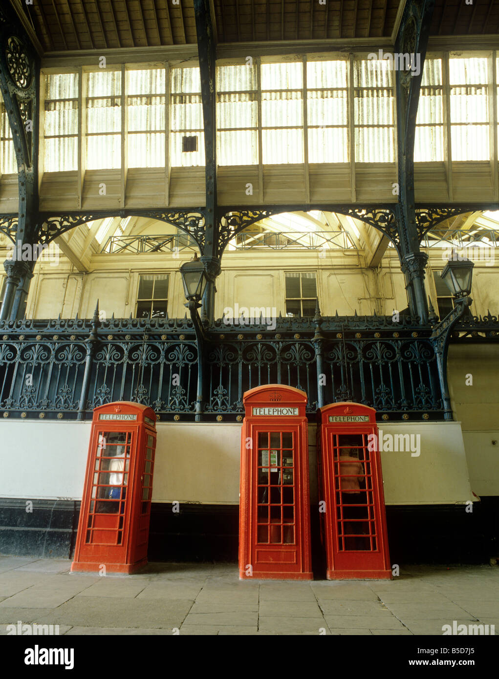 Regno Unito Inghilterra Londra Smithfield Market rara combinazione di K2 e K6 caselle telefono Foto Stock