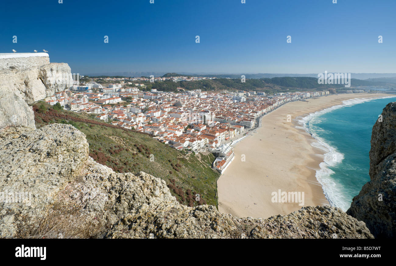 Il Portogallo Costa Da Prata, l'Estremadura, Nazaré la città e la spiaggia presi da Sítio Foto Stock