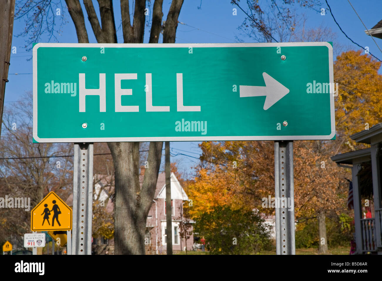 Gregorio, Michigan - un cartello stradale punti verso la piccola città di inferno, Michigan. Foto Stock