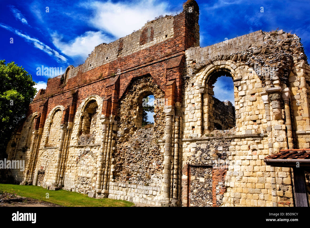Immagine guardando le rovine di St Augustine s Abbey in Inghilterra Canterbury Foto Stock
