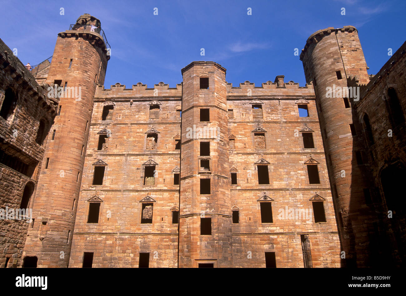 La facciata interna, Linlithgow Palace databili tra i secoli XV e XVI, West Lothian, Scozia, Europa Foto Stock