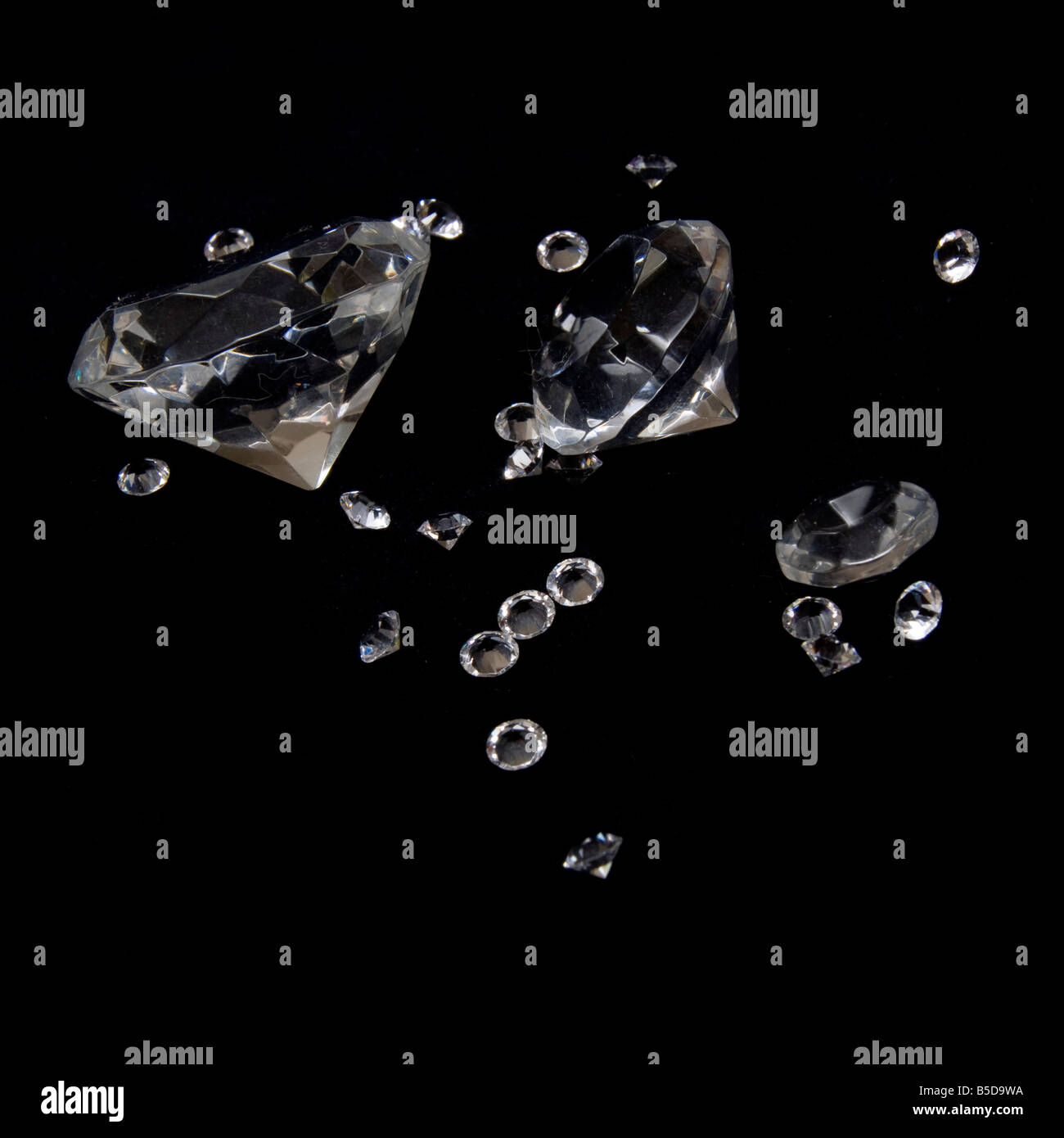 Diamanti isolato su un nero di sfondo per studio Foto Stock