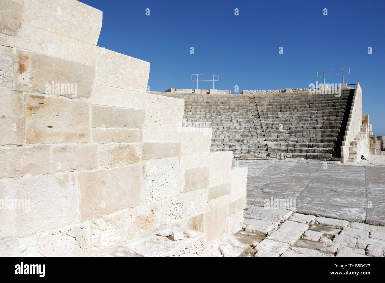 L'anfiteatro di Kourion nella Cipro del Sud che si affaccia sul Mare Mediterraneo Foto Stock