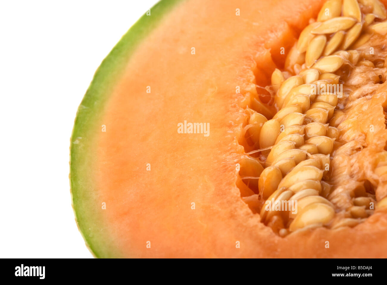 Close up di tagliare la metà di ripe europeo di melone Cantalupo che mostra le sementi Foto Stock