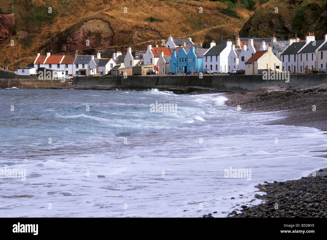 Piccolo villaggio di pescatori di Pennan, impostazione del film eroe locale, costa nord, Aberdeenshire, Scozia, Europa Foto Stock