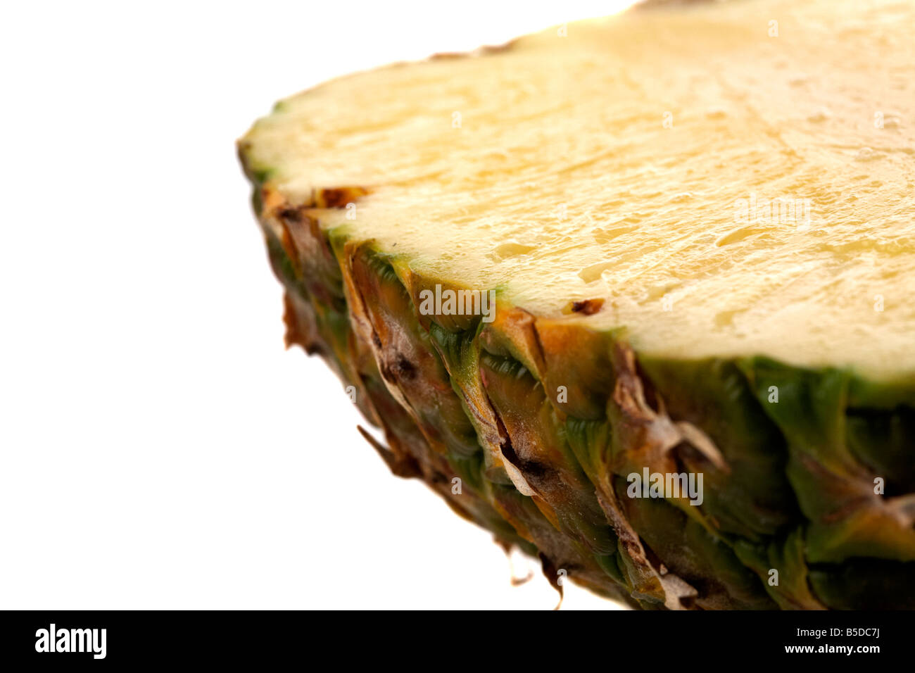 Close up di tagliare la metà di ananas in oro Foto Stock