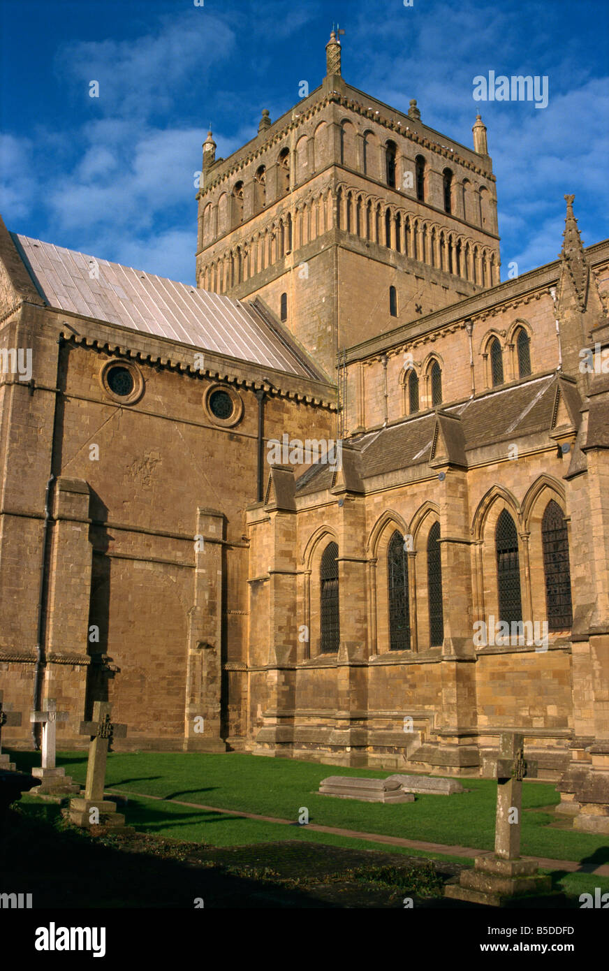 Southwell Minster costruita in gran parte da 1240 esterno da sud-est Southwell Nottinghamshire Regno Unito Europa Foto Stock