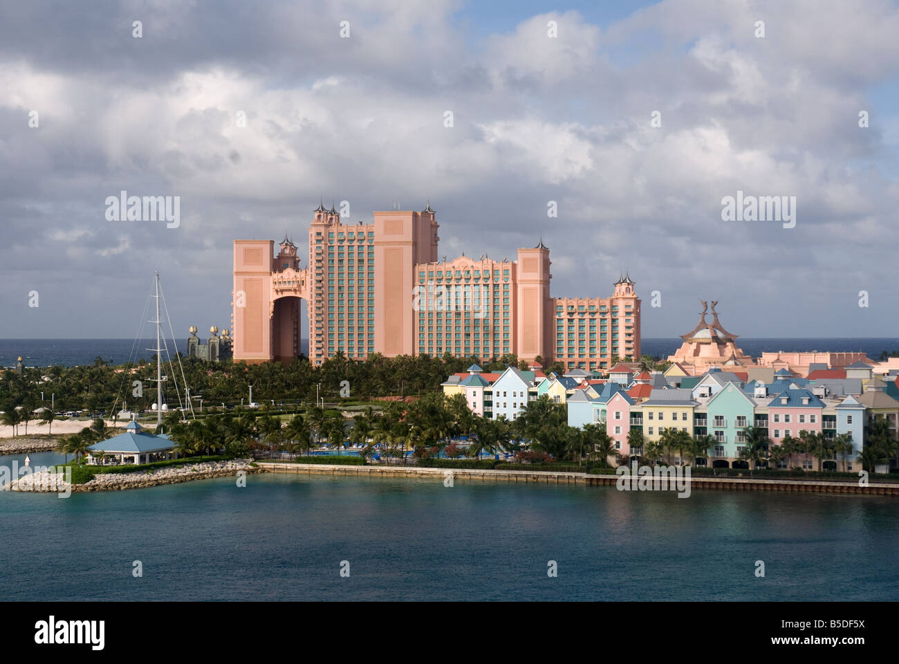 Atlantis come si vede dal ponte per l'isola di paradiso Foto Stock