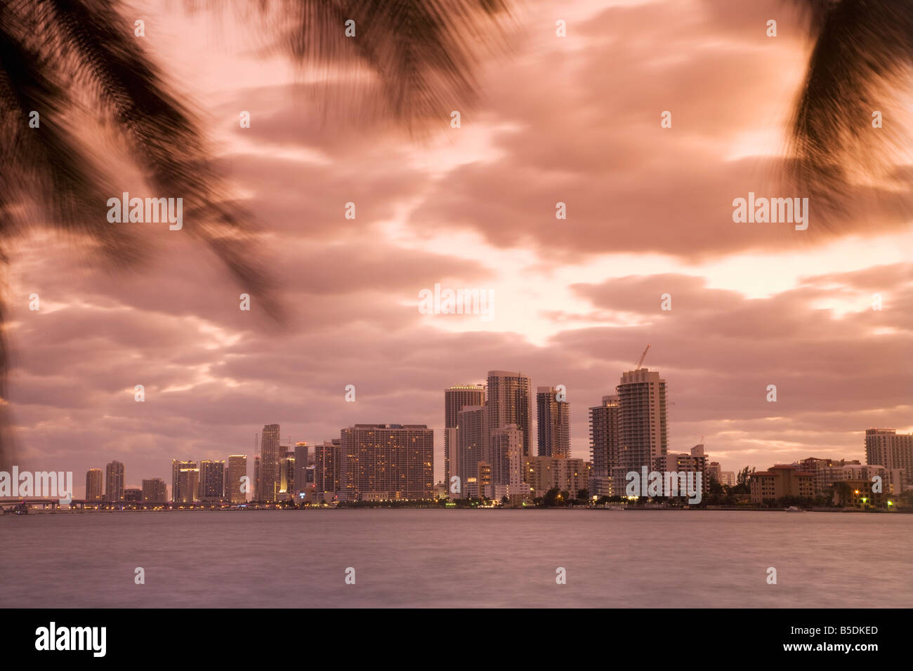 Downtown Miami skyline al tramonto a Miami, Florida, Stati Uniti d'America, America del Nord Foto Stock