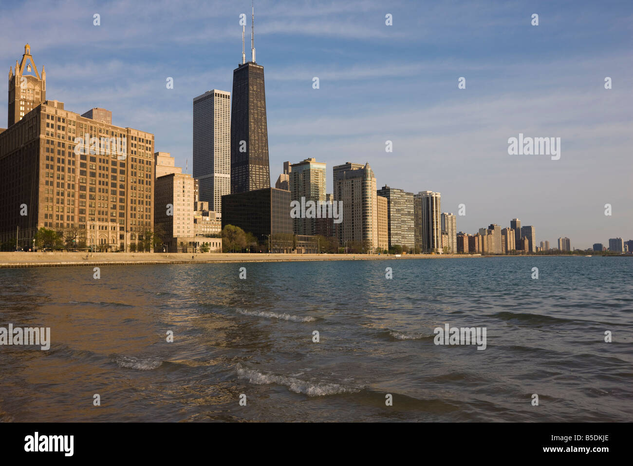 Il John Hancock Center e vicino a North skyline da Ohio Street Beach, Chicago, Illinois, USA, America del Nord Foto Stock