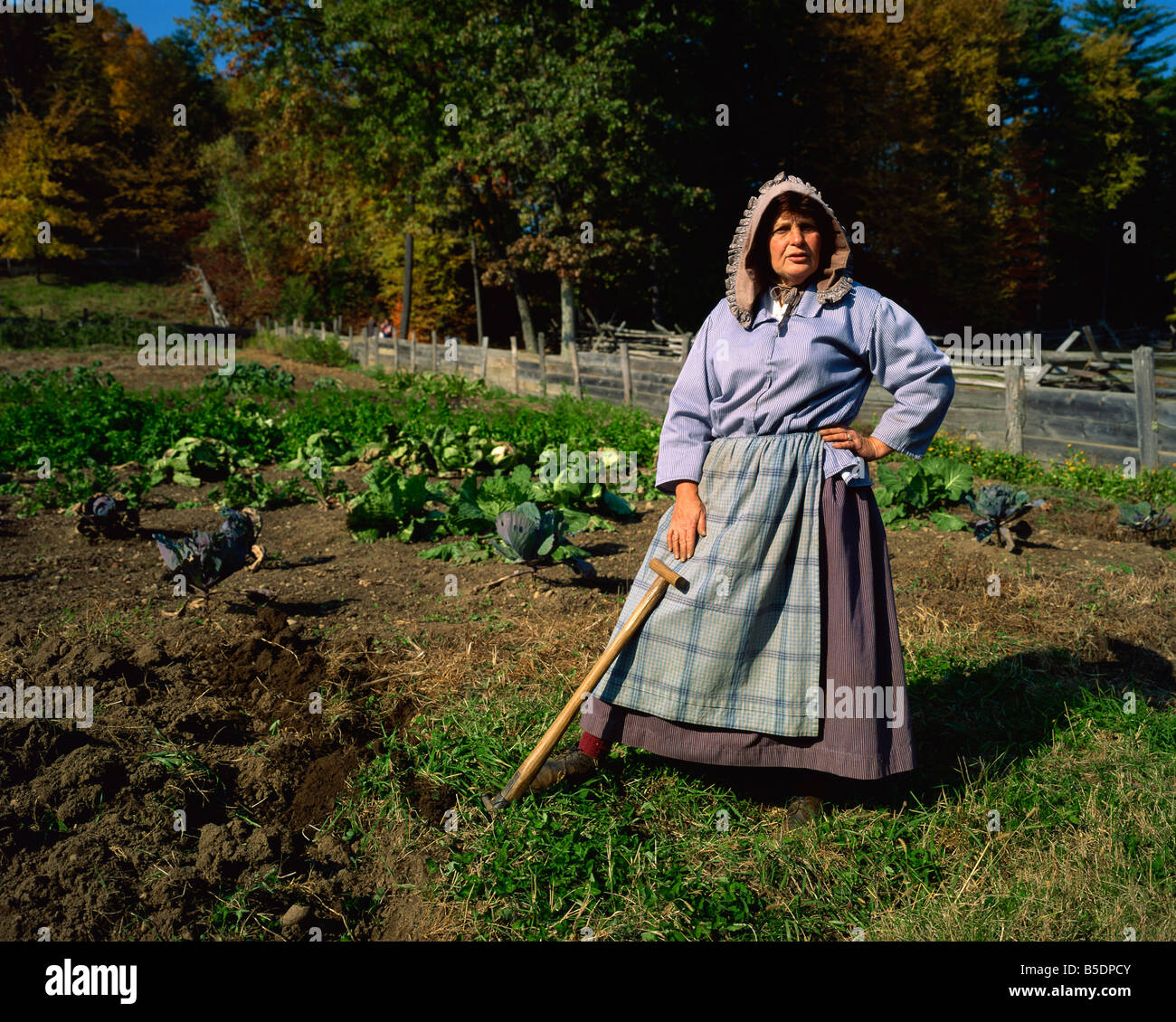 Zappando l'orto, ricreato New England village, Old Sturbridge Village, Massachusetts, New England Foto Stock