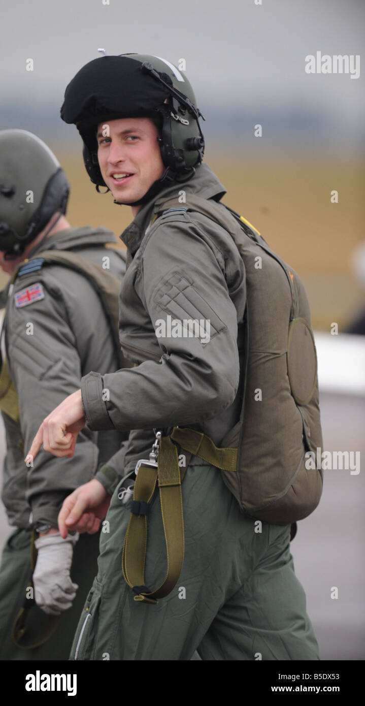 Il principe William prende il suo primo volo solo lezione a RAF Cranwell nel Lincolnshire il 25 enne pilotato un aeromobile leggero intorno al campo di aviazione appena otto giorni nel suo distaccamento di RAF Foto Stock