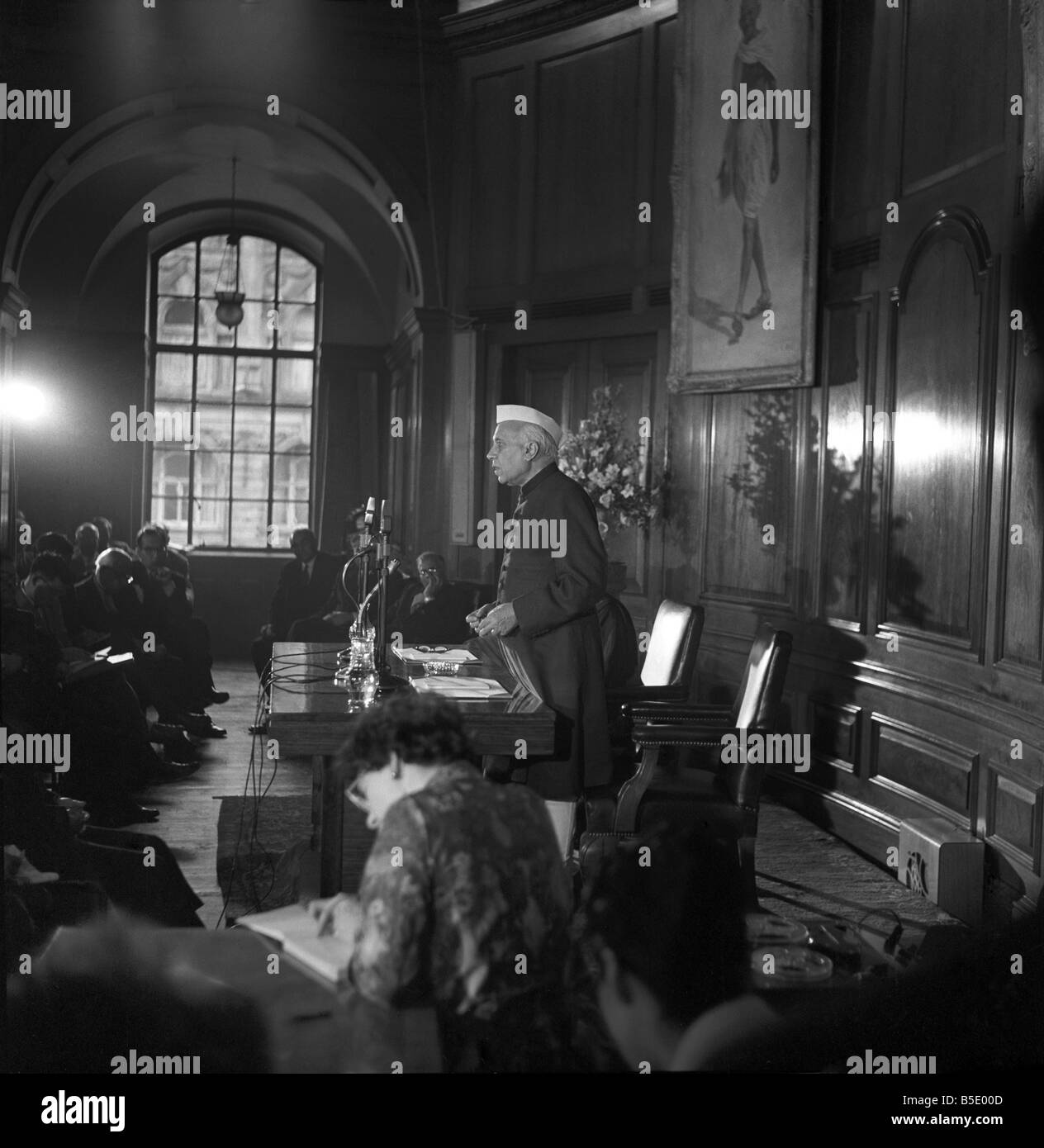 Pandit Jawaharlal Nehru alla sua conferenza stampa tenutasi a India House durante la sua visita al Regno Unito. Marzo 1961 Foto Stock
