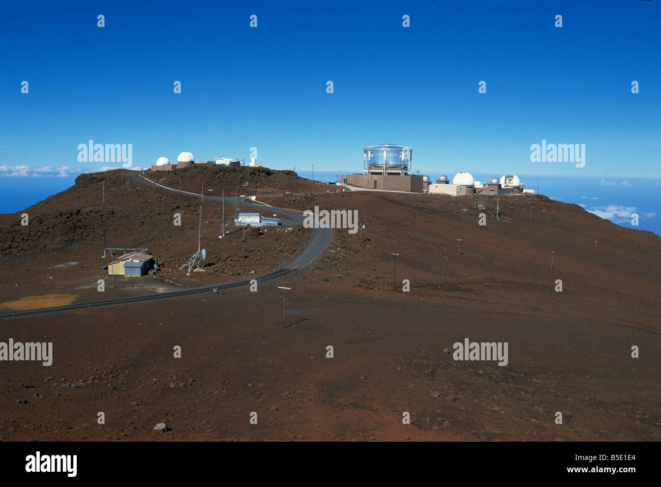 La città della scienza, l'Osservatorio complesso dell'Università delle Hawaii in cima di Haleakala, Maui, Hawaii Foto Stock