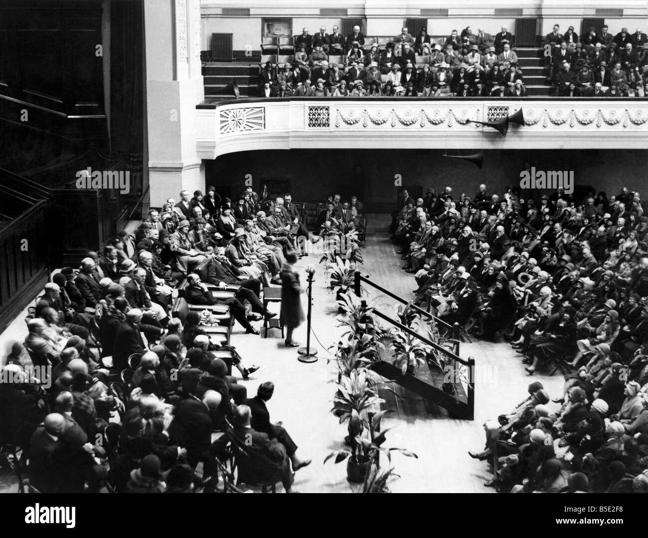 Miss Amy Johnson risponde al Civic Reception. nel Municipio di Melbourne, Australia &#13;&#10;Giugno 1930 Foto Stock