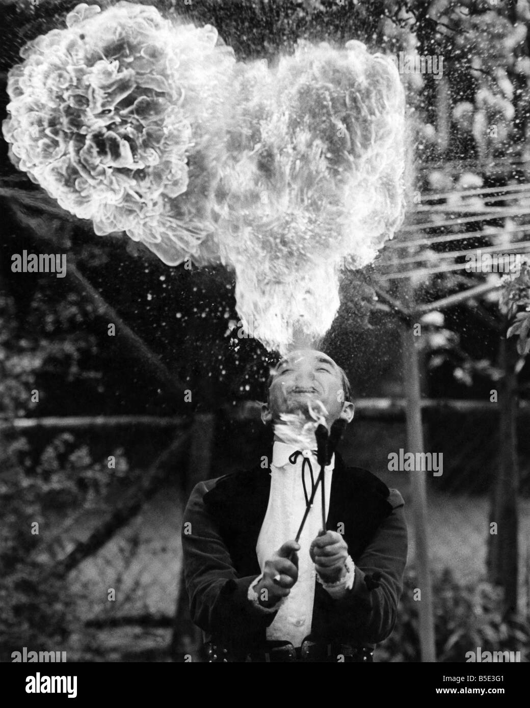 Stomboli (vero nome Danny Lynch) di Bowdon, Cheshire, è stato scelto al fuoco a mangiare a Canadaês Expo 700. &#13;&#10;Maggio 1967 Foto Stock