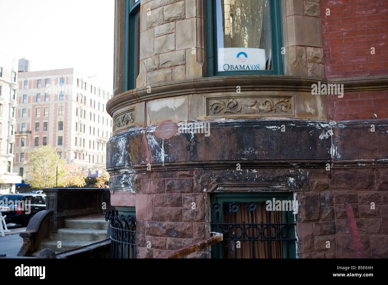 Segno di Obama in una casa s finestra in Harlem New York STATI UNITI D'AMERICA Foto Stock