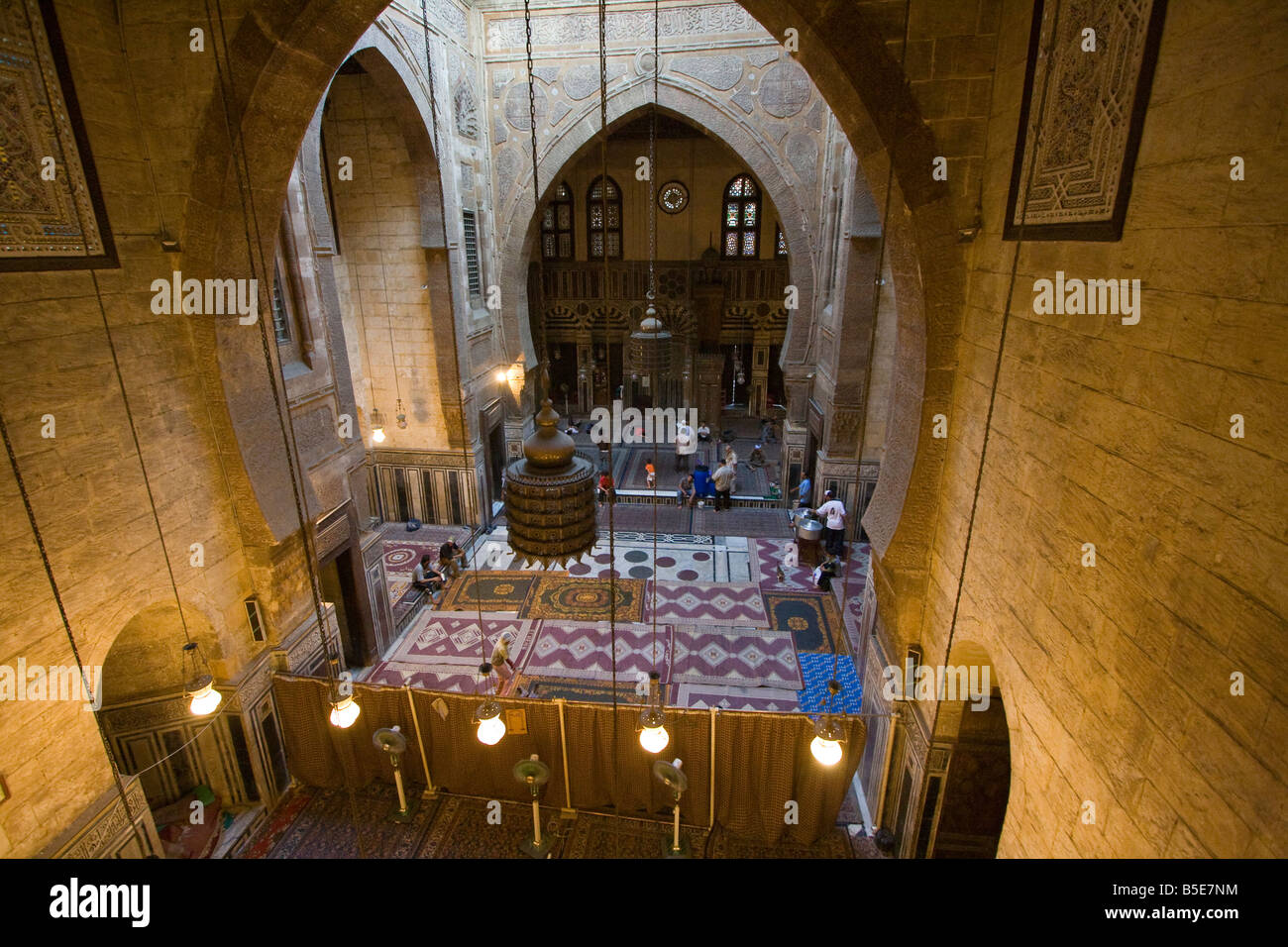 Womens divisore interno Al Ghouri Moschea Islamica in Il Cairo Egitto Foto Stock