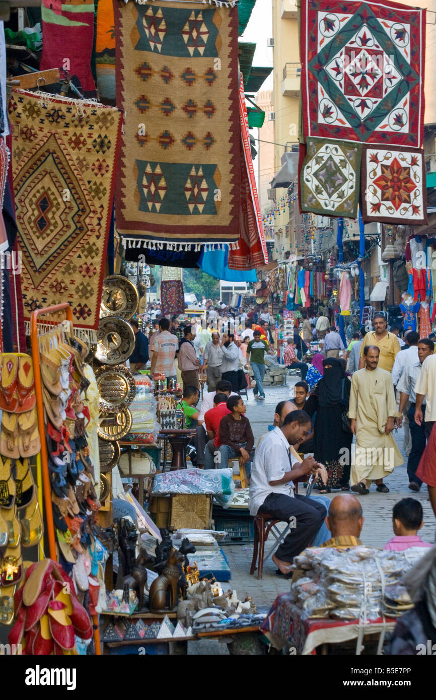 Il Gran Bazar di Khan Al Khalili in Cairo Islamico Egitto Foto Stock