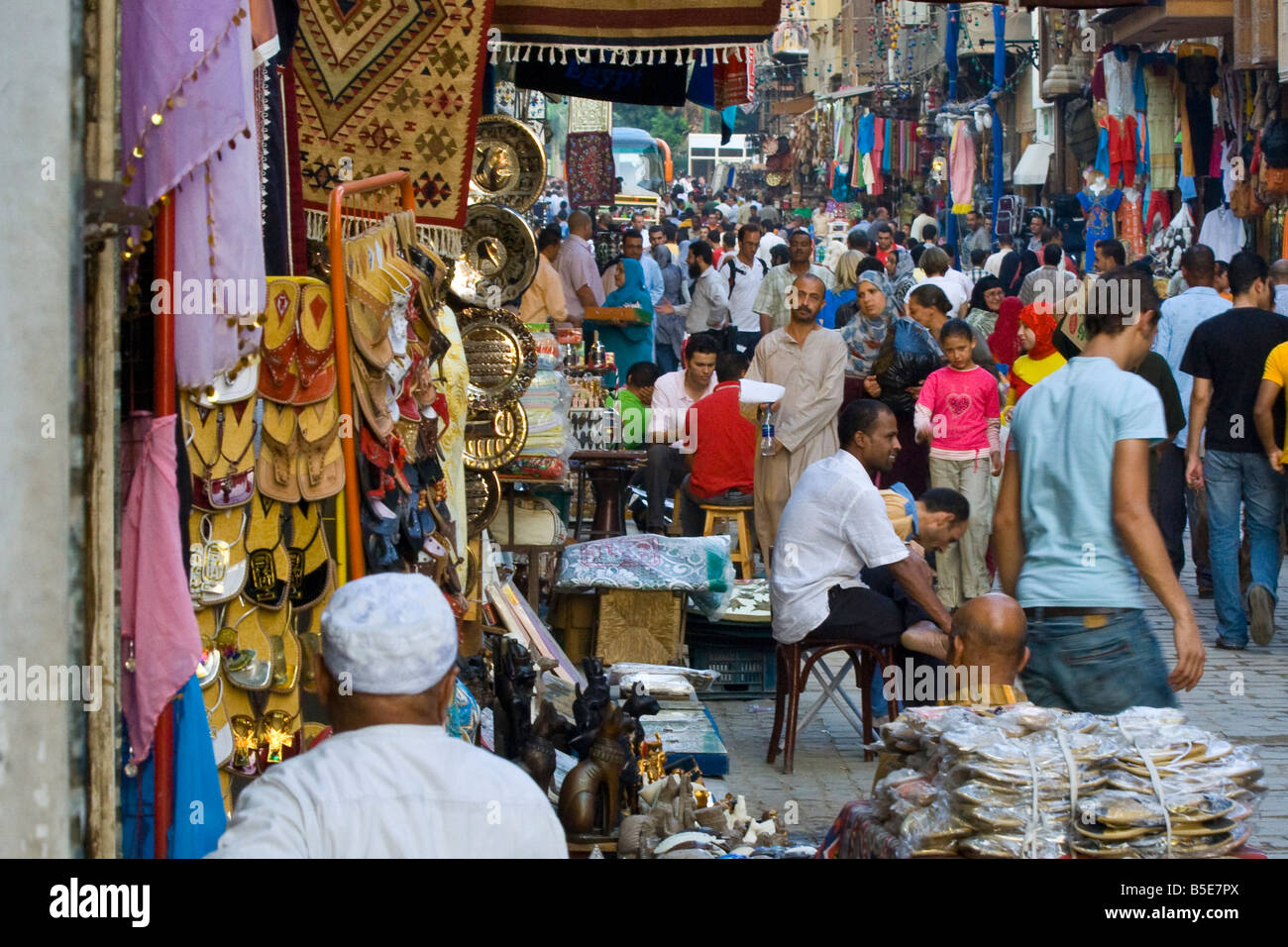 Il Gran Bazar di Khan Al Khalili in Cairo Islamico Egitto Foto Stock