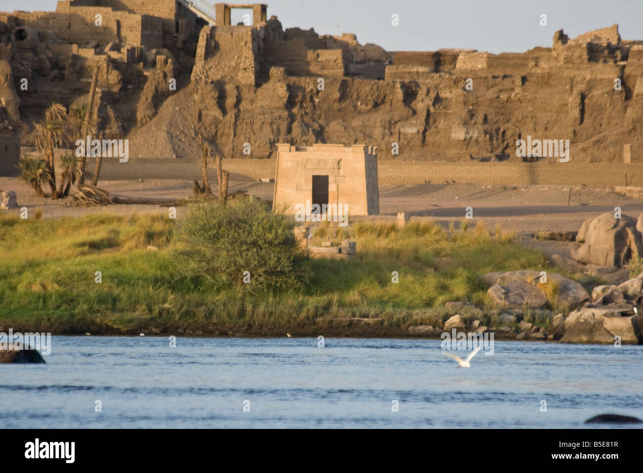 Piccolo rovina egiziano sull isola Elefantina in Luxor Egitto Foto Stock