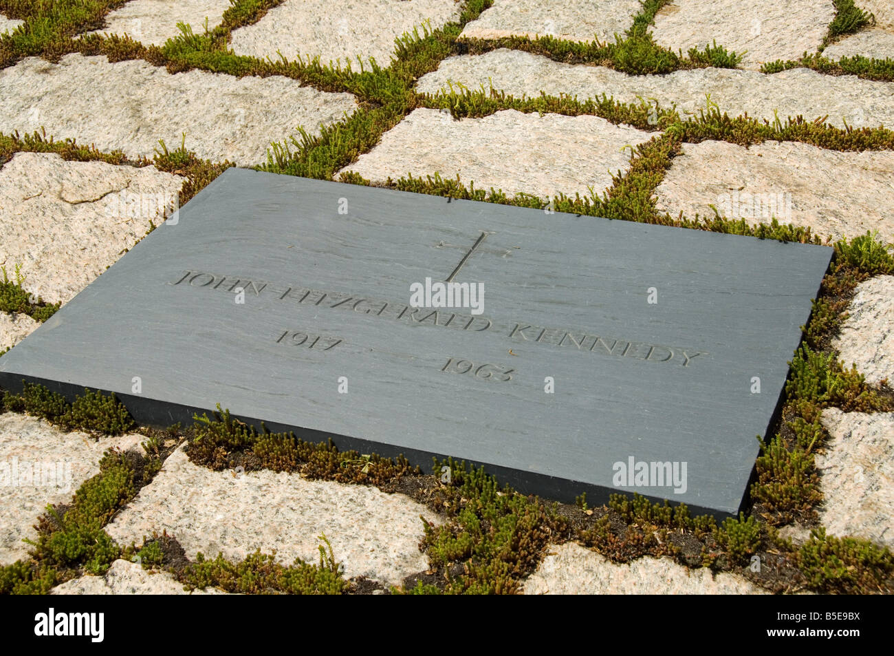 Tomba di John F. Kennedy presso il Cimitero Nazionale di Arlington, Arlington, Virginia, Stati Uniti d'America, America del Nord Foto Stock