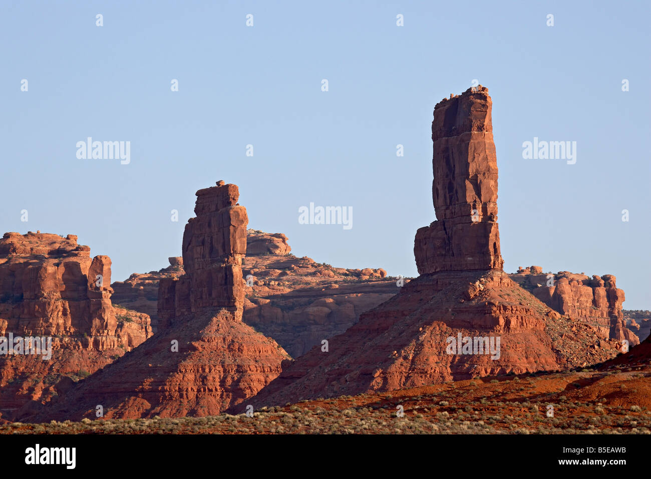 Red rock formazione all'alba, la Valle degli Dèi, Utah, Stati Uniti d'America, America del Nord Foto Stock