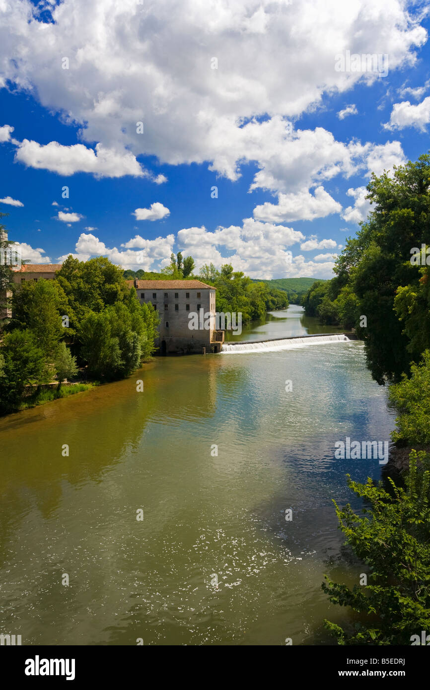 Weir sul fiume Aveyron a Montricoux, Tarn et Garonne, Francia, Europa Foto Stock