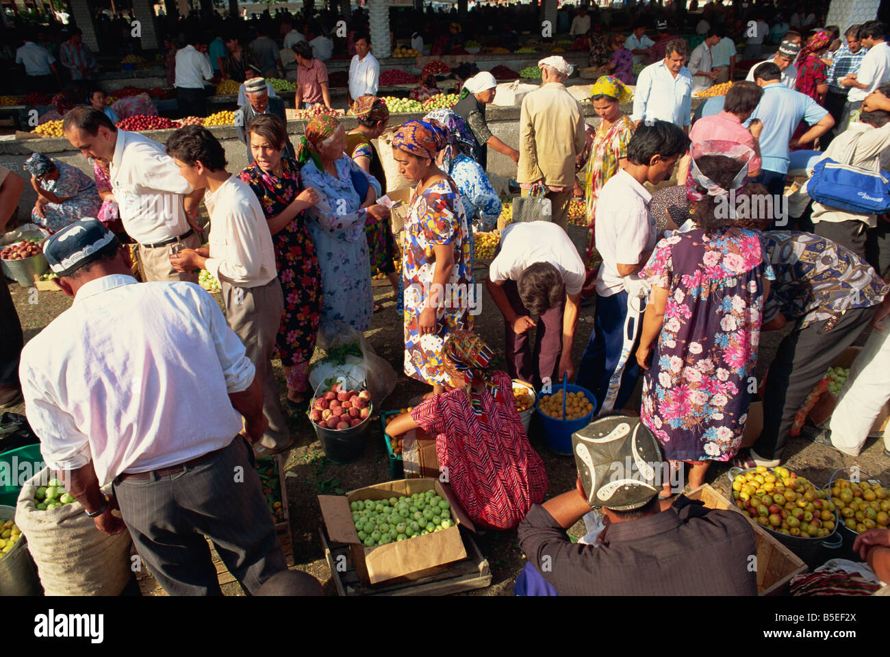 Principale mercato alimentare, Samarcanda, Uzbekistan in Asia centrale Foto Stock