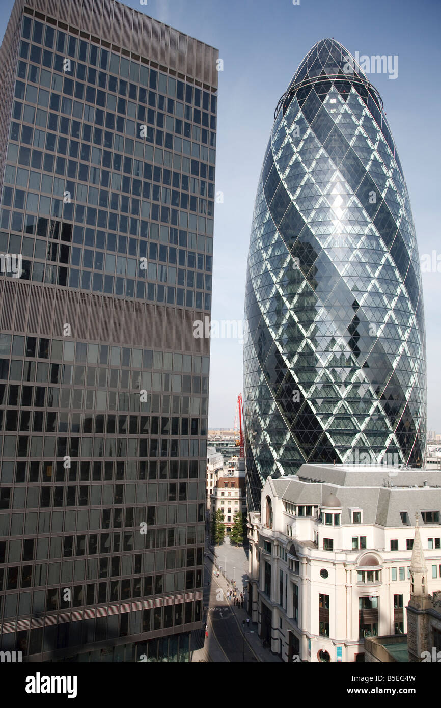 La Swiss Re Building il cetriolino e Aviva sede nella City di Londra Foto Stock