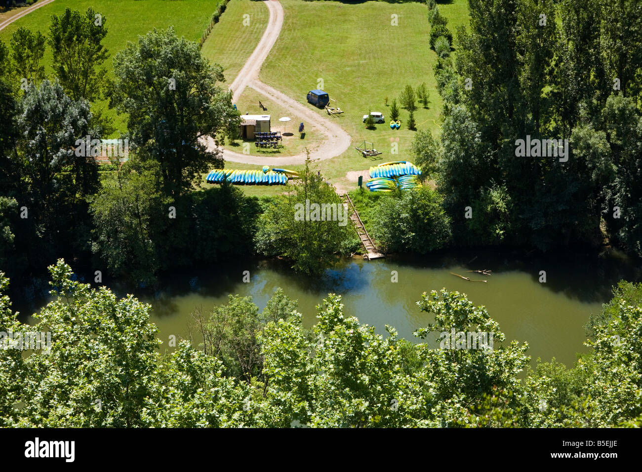 Noleggio di canoe facility sul fiume Aveyron vicino a St Antonin Tarn et Garonne Francia Europa Foto Stock