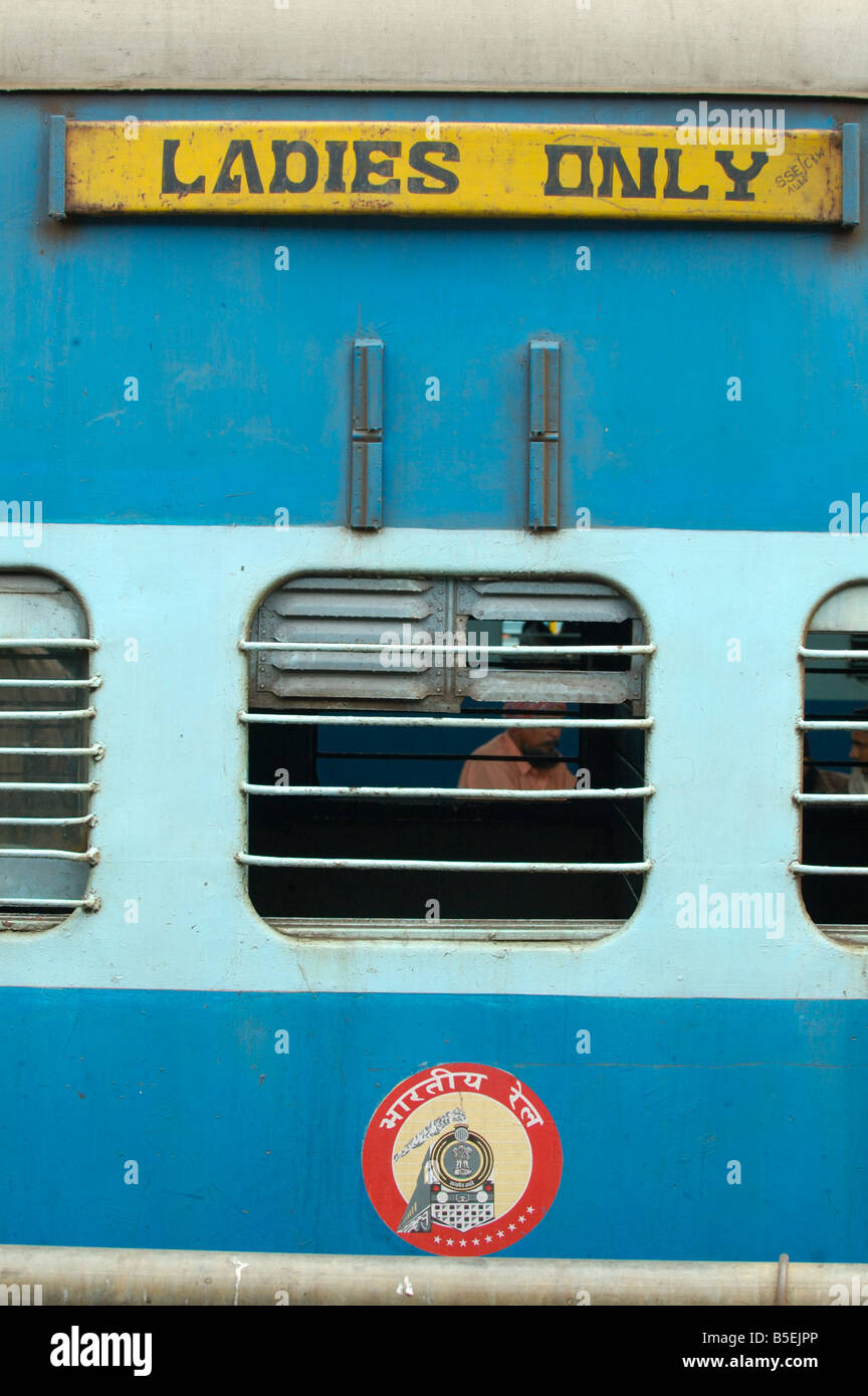 India Kerala, Ernakulum. Onorevoli solo trasporto in treno a Ernakulum stazione ferroviaria. Foto Stock
