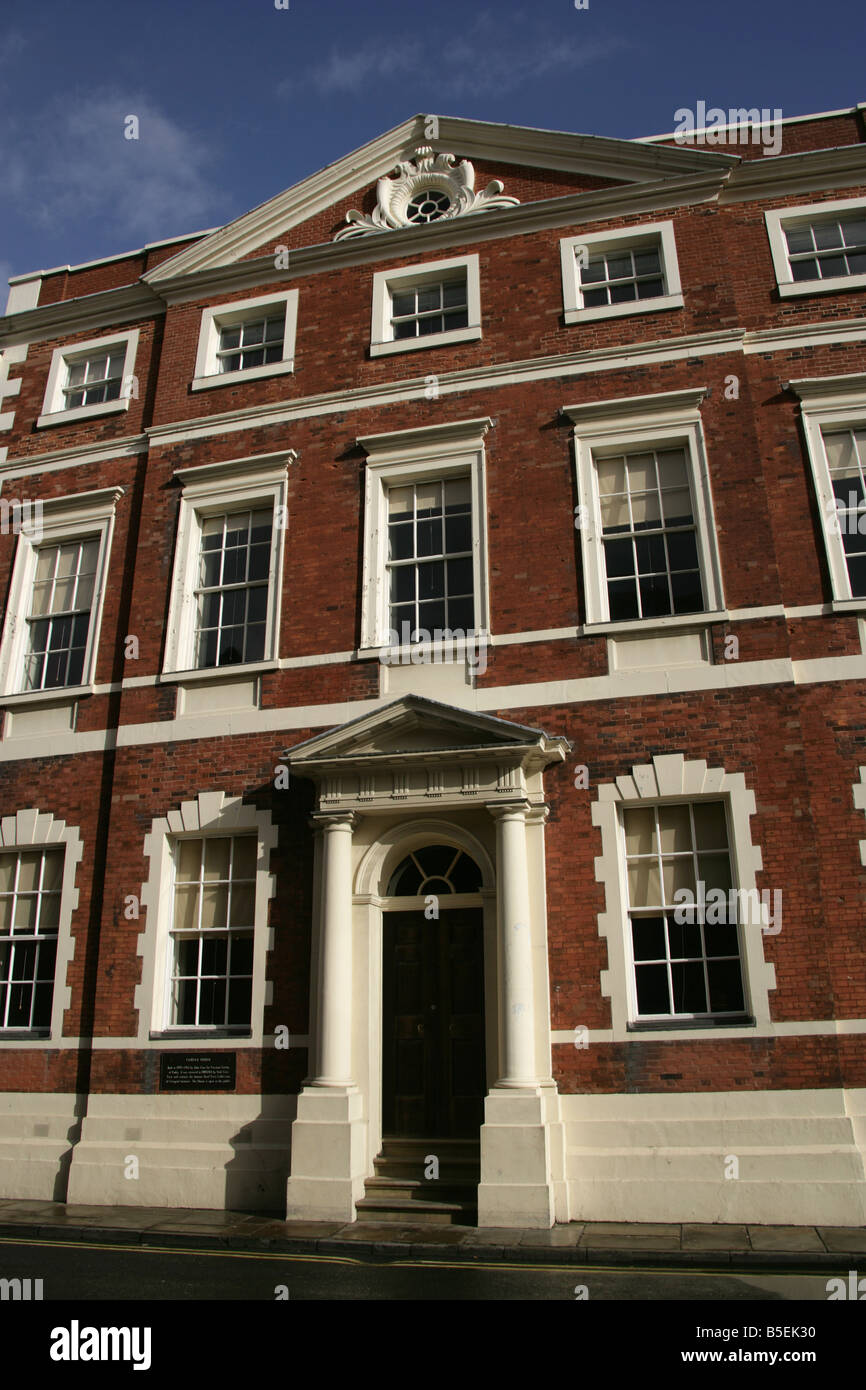 Città di York, Inghilterra. Ingresso a John Carr progettato Fairfax House, che è un York Civic Trust restaurato edificio in stile georgiano. Foto Stock Città di York, Inghilterra. Ingresso a John Carr progettato Fairfax House, che è un York Civic Trust restaurato edificio in stile georgiano. Foto Stock