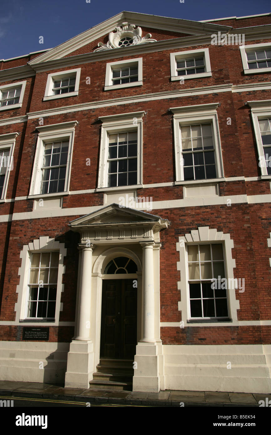 Città di York, Inghilterra. Ingresso a John Carr progettato Fairfax House, che è un York Civic Trust restaurato edificio in stile georgiano. Foto Stock Città di York, Inghilterra. Ingresso a John Carr progettato Fairfax House, che è un York Civic Trust restaurato edificio in stile georgiano. Foto Stock
