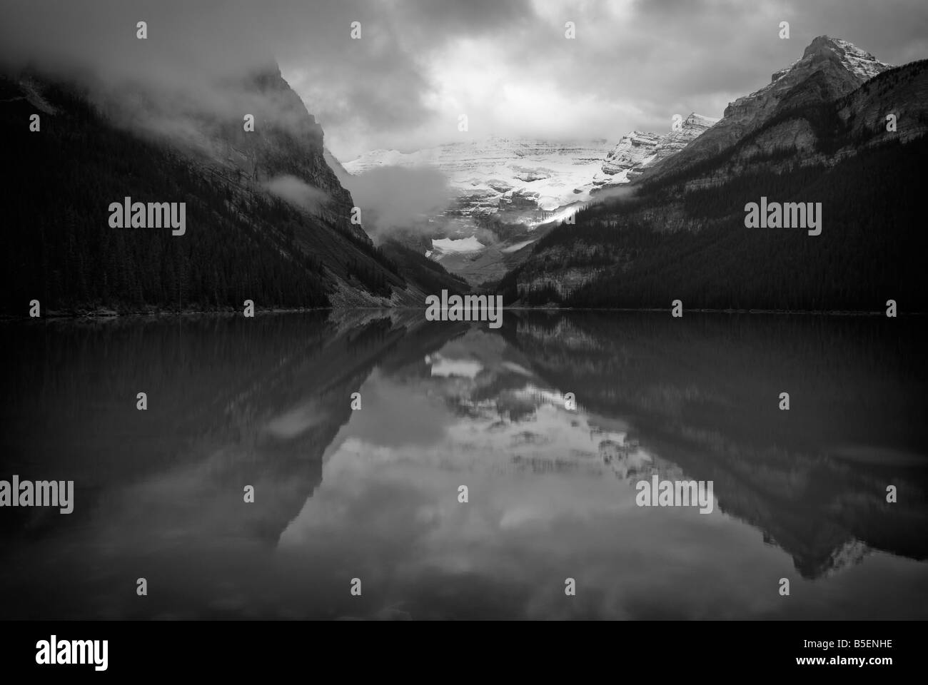 Il Lago Louise, il Parco Nazionale di Banff, Alberta, Canada Foto Stock