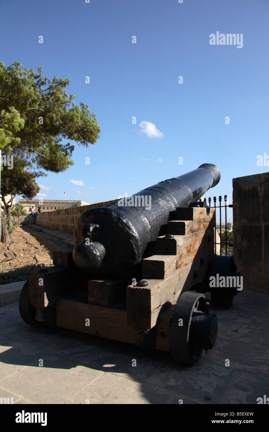 Un cannone pistola in 'Hastings Gardens', La Valletta, Malta. Foto Stock