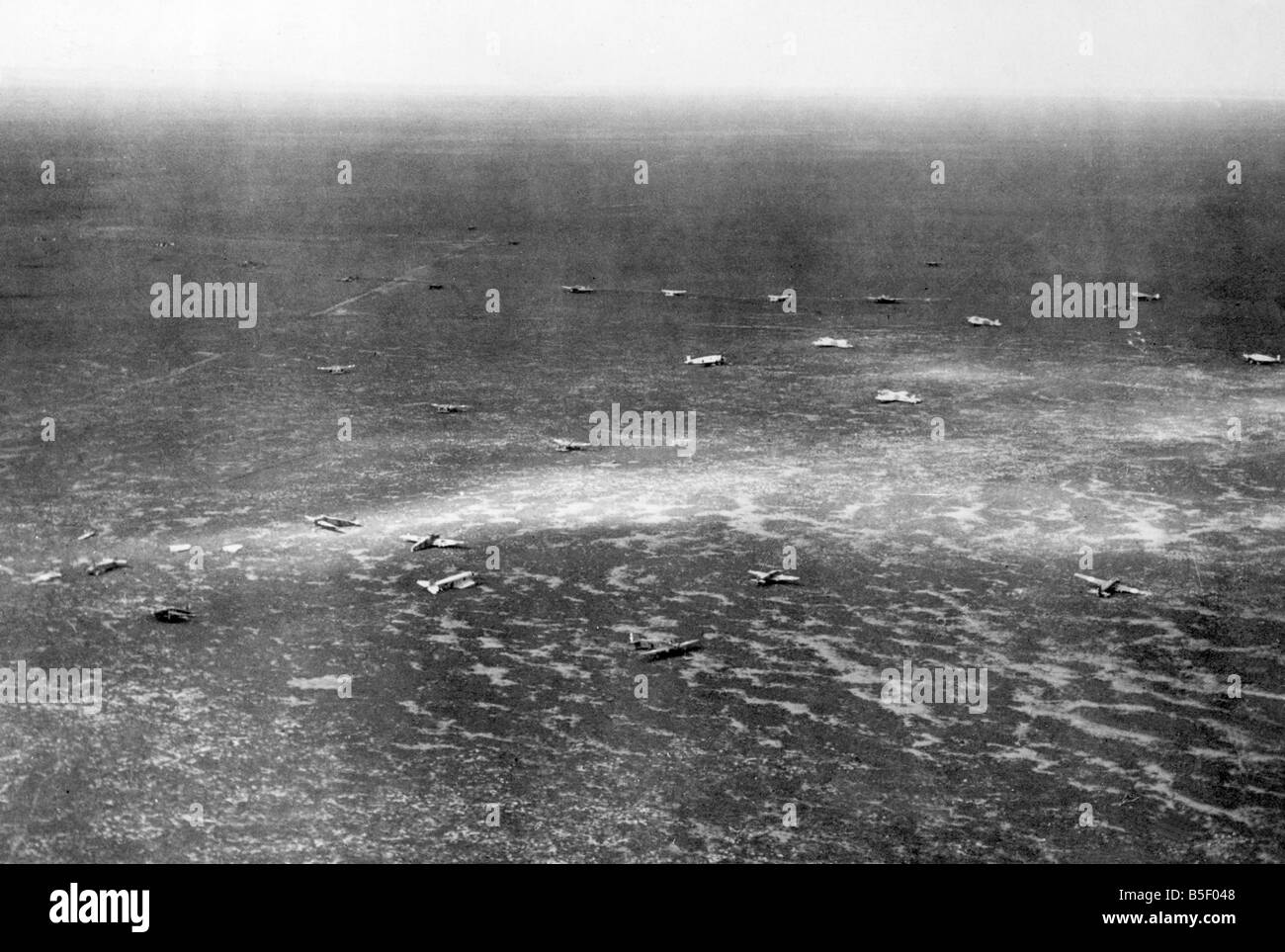 Benina Airfield, Bengasi. Aerei italiani distrutta dalla RAF dopo la battaglia di Bengasi.&#13;&#10;23 febbraio 1941. Foto Stock