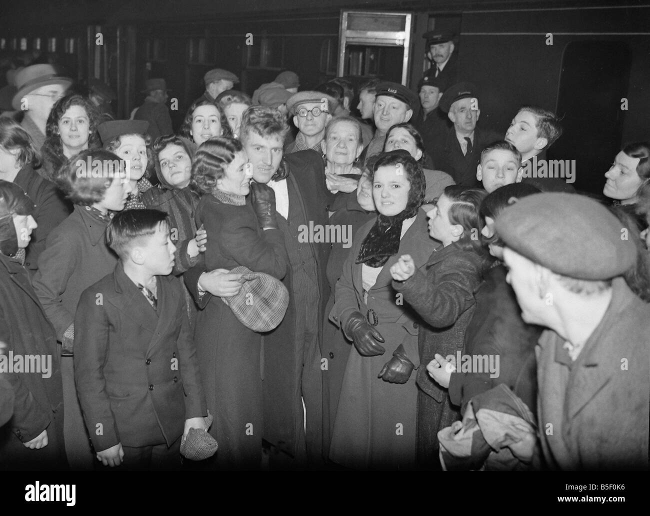 I superstiti della prigione tedesca nave Altmark nella foto dopo il loro atterraggio a Leith, Scozia seguendo il loro salvataggio dall'HMS cosacco della Royal Navy;Febbraio 1940 ; Foto Stock
