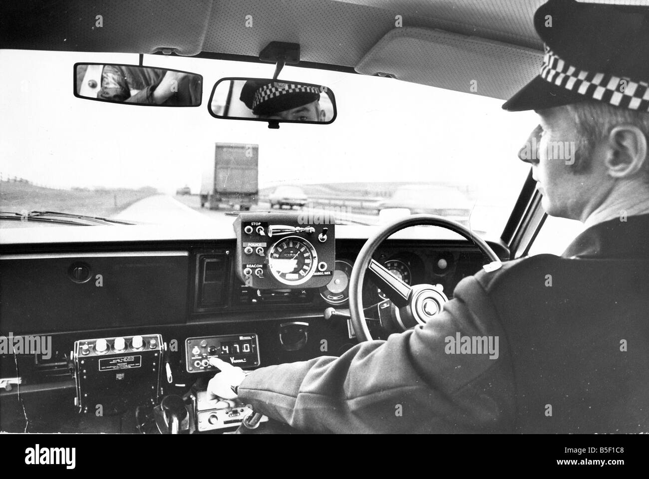 I mercanti di velocità guarda VASCAR è venuta portando premere il pulsante la giustizia a portata di mano dei poliziotti del Nord all' inizio dell' anno prossimo VASCAR un mini computer consente di pattuglie della polizia di spot velocizzando gli automobilisti semplicemente premendo un interruttore Foto Stock