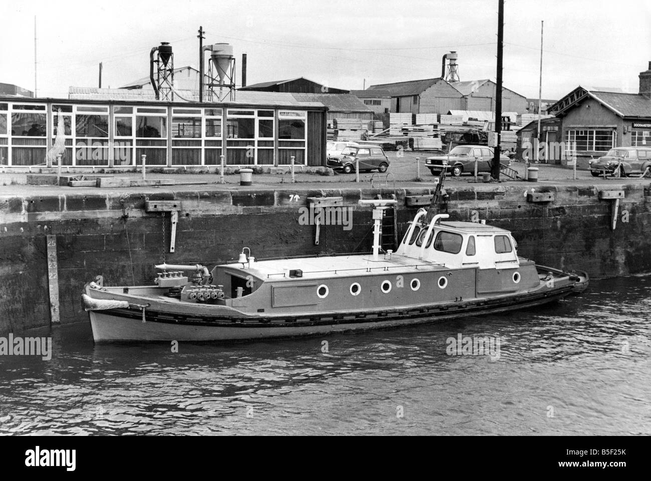 Il fireboat in Tyne Dock in attesa della successiva fire Foto Stock