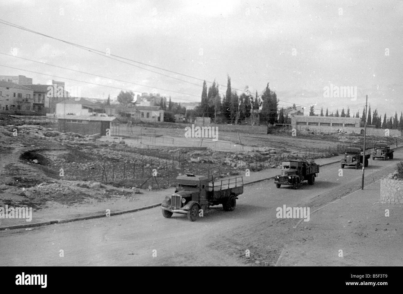 Il 22 febbraio 1948, come il conflitto nei prossimi spartizione della Palestina crebbe tre auto bombe disposti da irregolari arabi esploso su Ben Yehuda, uccidendo 52 civili ebraica e lasciando 123 feriti. Due disertori britannici sono stati coinvolti nell'attacco, essendo stato promesso pay by Abed al-Kader al-Husseini, chi era il comandante della guerra santa forze armate nella zona. British coinvolgimento è stato rivendicato perché la presunta corazzati di carrelli con insegne di polizia avevano accompagnato il carrello bombe nella zona Foto Stock