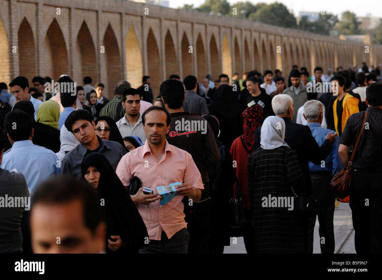 Turisti iraniani No Ruz villeggiante a Esfahan Foto Stock