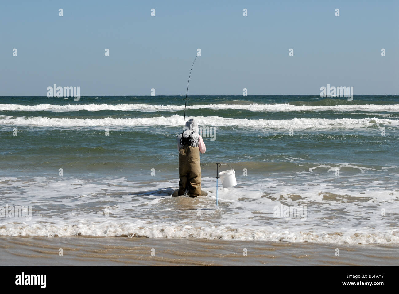 Pescatore sulla spiaggia, Padre Island, South Texas USA Foto Stock