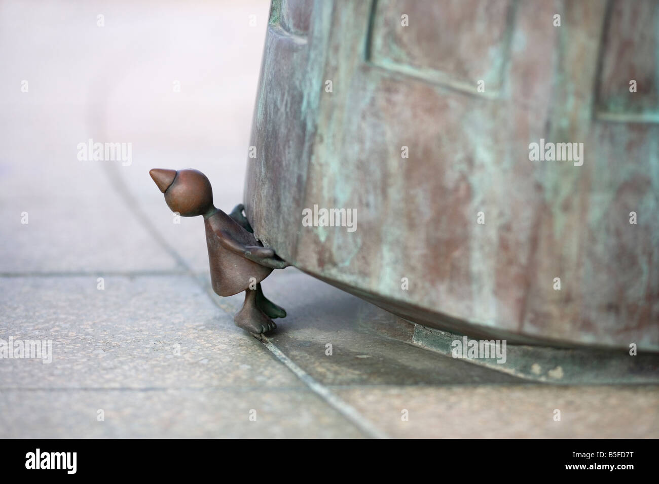 Un Tom Otterness scultura, Scheveningen, Olanda Foto Stock