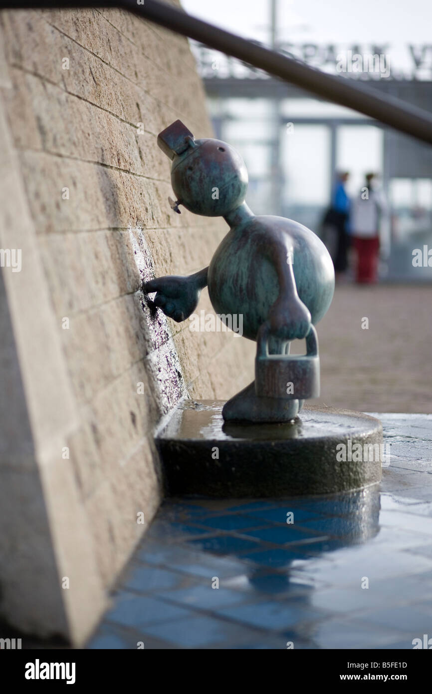 Un Tom Otterness scultura a Scheveningen sculpture park Foto Stock