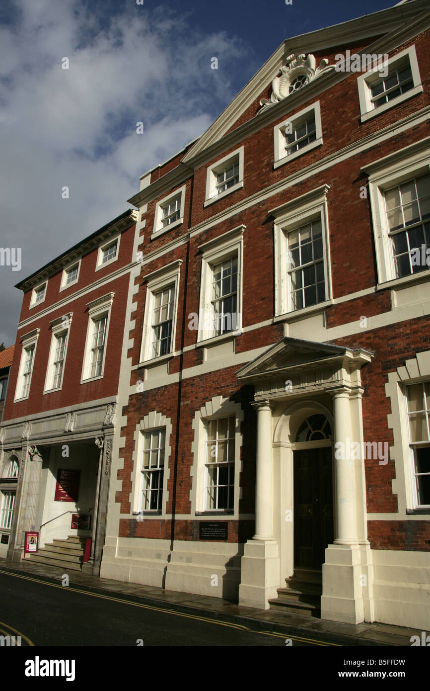 Città di York, Inghilterra. Ingresso al John Carr progettato Fairfax House che è un York Civic Trust restaurato edificio in stile georgiano. Foto Stock