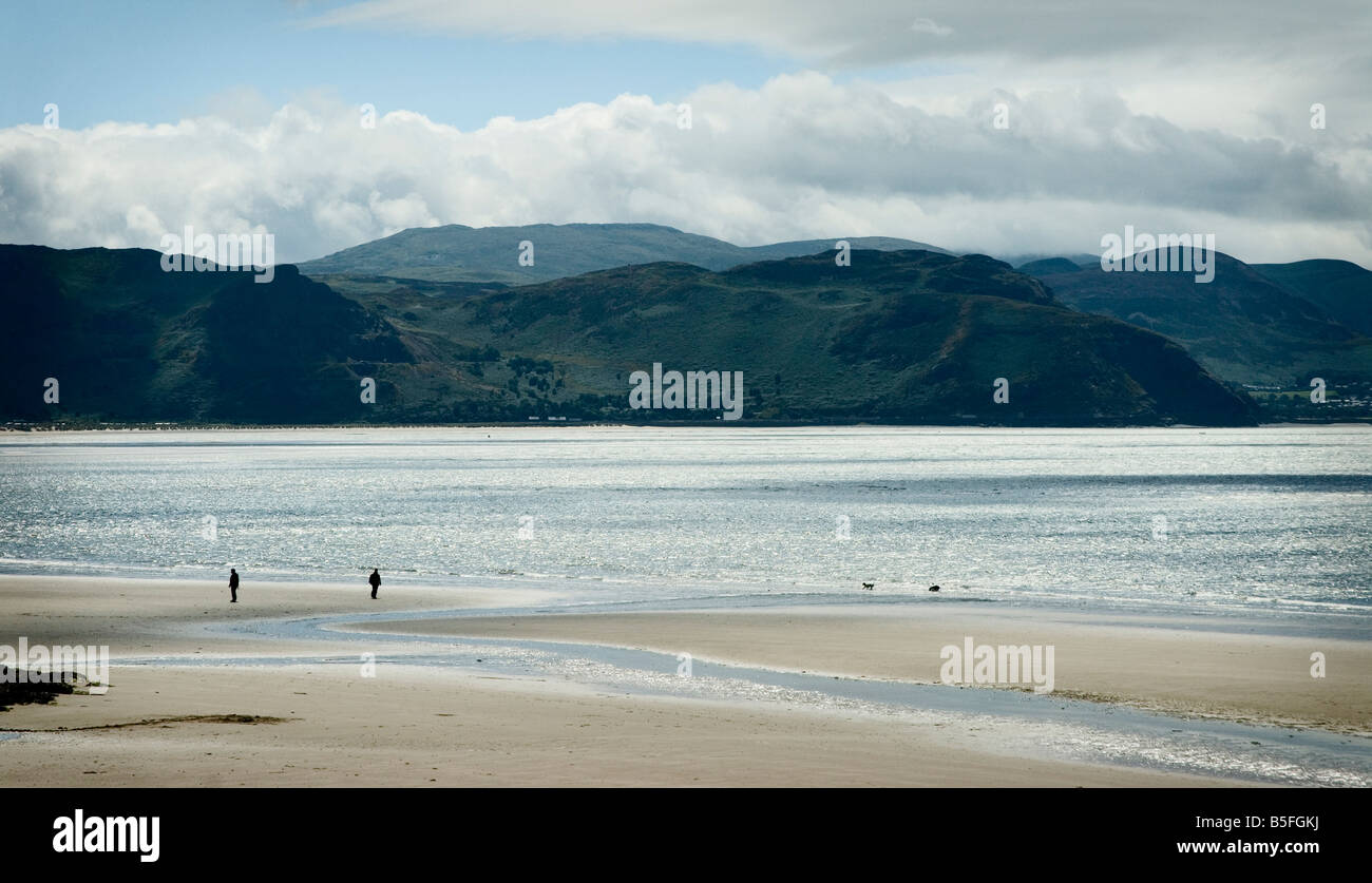 Llandudno bay e la spiaggia con le montagne sullo sfondo Foto Stock