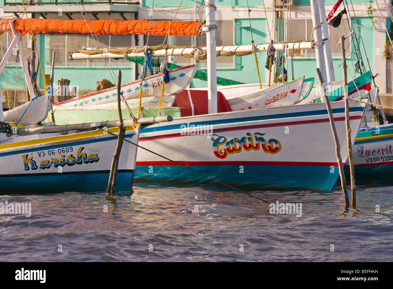 BELIZE CITY BELIZE barche da pesca ormeggiate nel porto del Belize presso la bocca di Haulover Creek Foto Stock