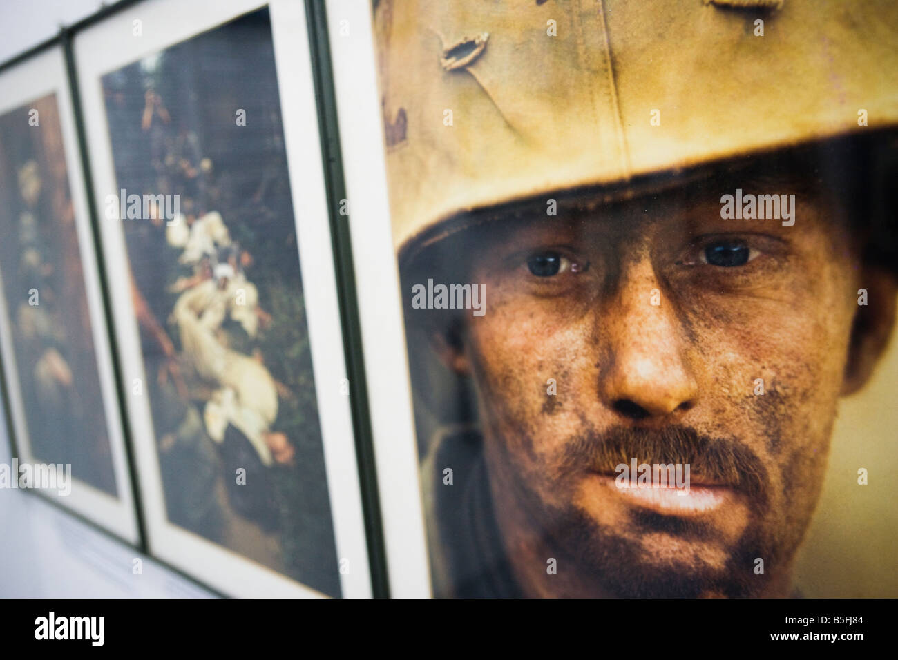 Mostra fotografica presso il Museo dei Resti della Guerra Ho Chi Minh city Vietnam Foto Stock