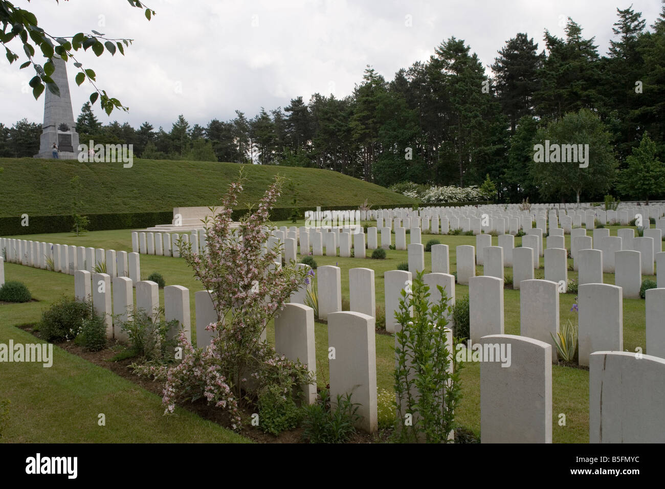 Australian quinta Divisione Memorial e il cimitero di Buttes in legno poligono Fiandre la scena di un primo grande guerra mondiale battaglia Foto Stock